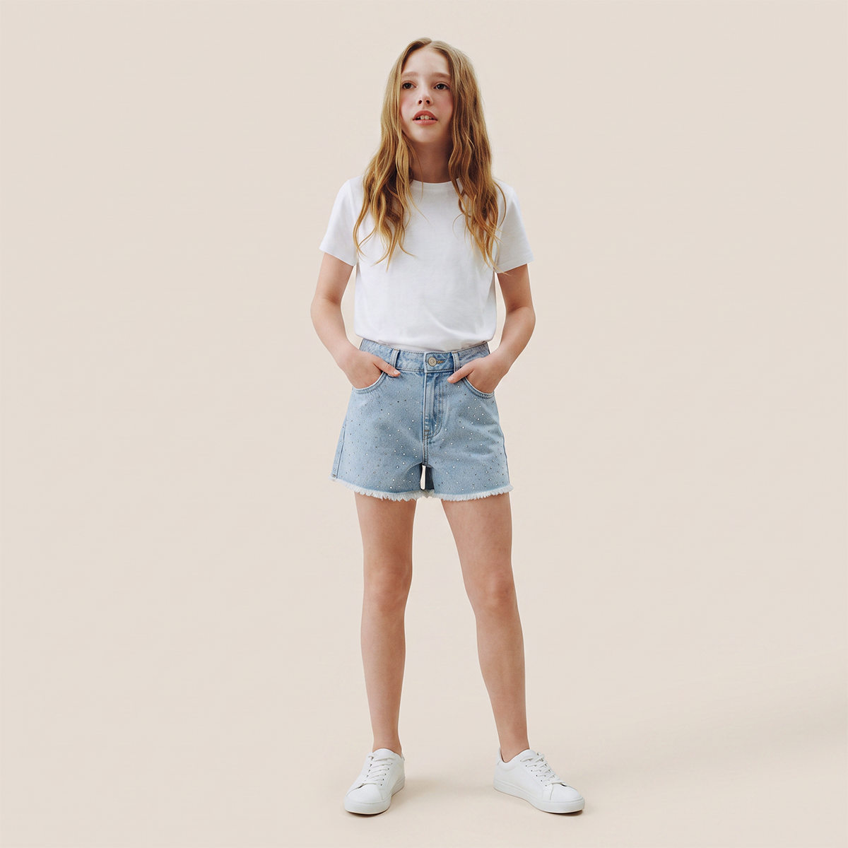 Short para niñas en denim con apliques brillantes