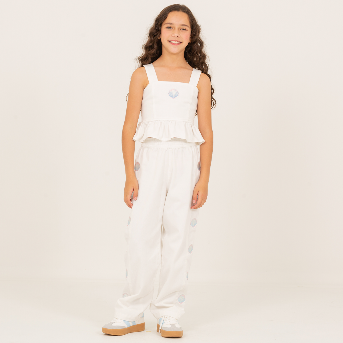 Pantalon para niñas bota recta con diseños bordados – Off white