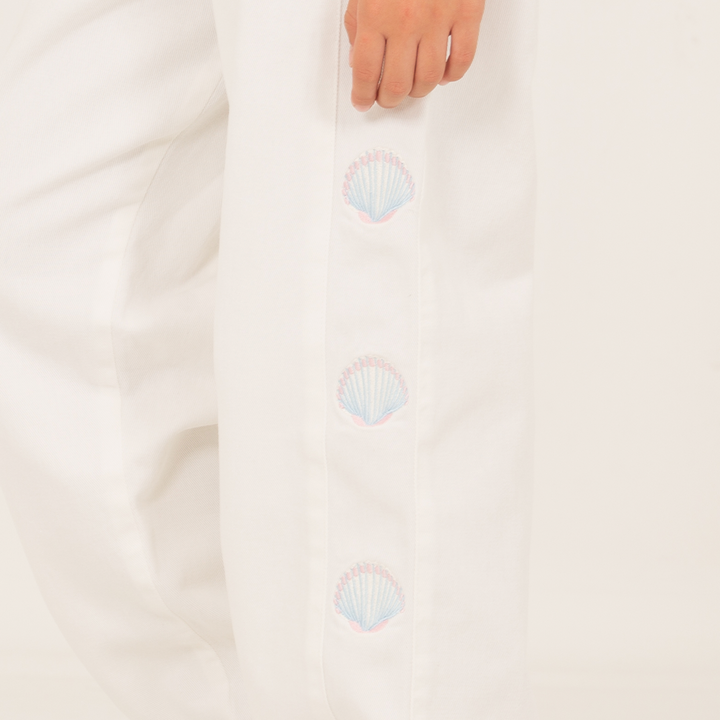 Pantalon para niñas bota recta con diseños bordados – Off white