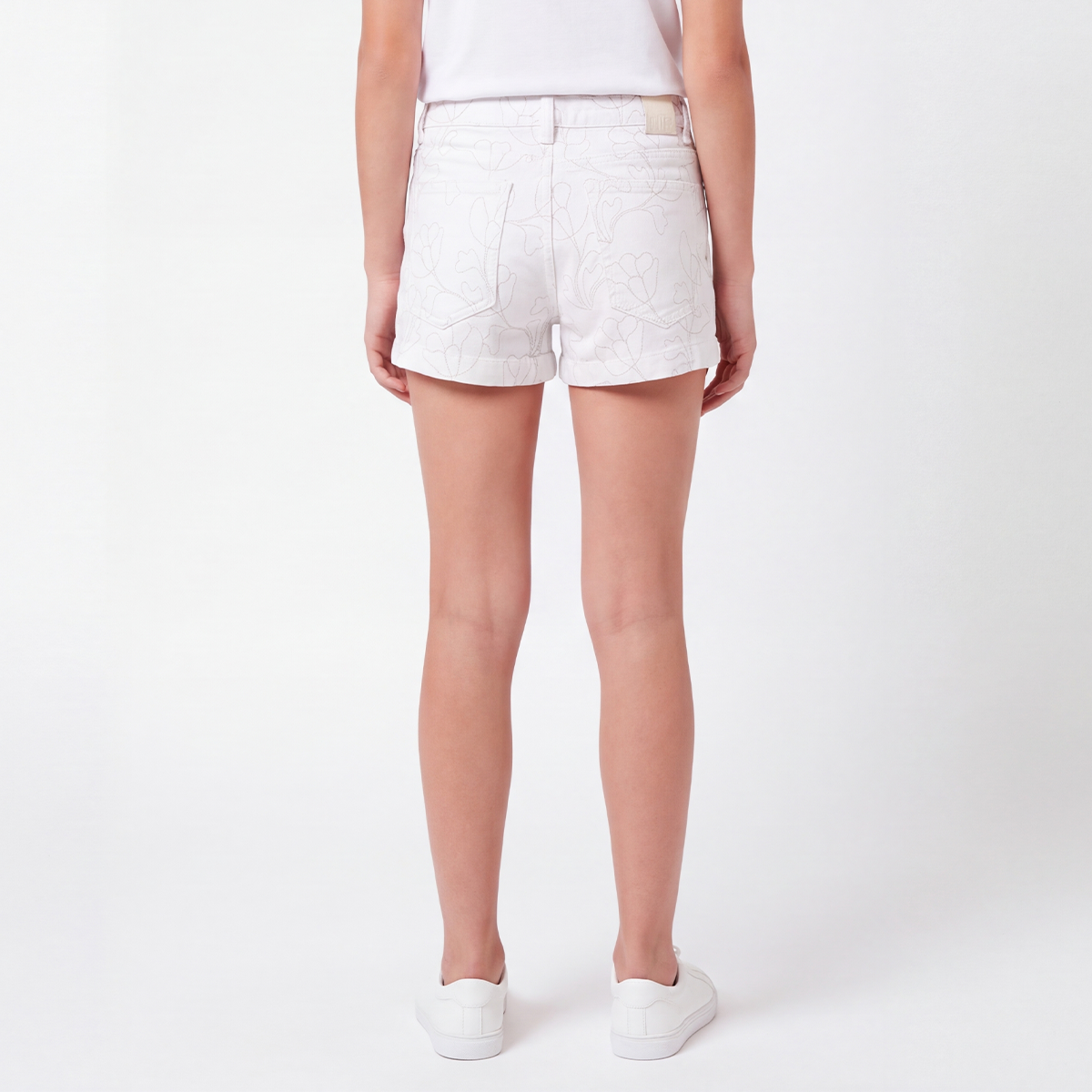 Short para niñas con diseño floral bordado - Beige
