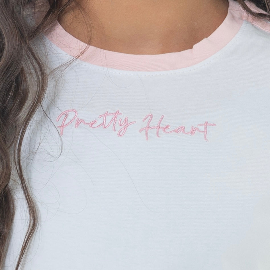 CAMISETA CROP PARA NIÑA CON DISEÑO BORDADO LOVELY LIFE