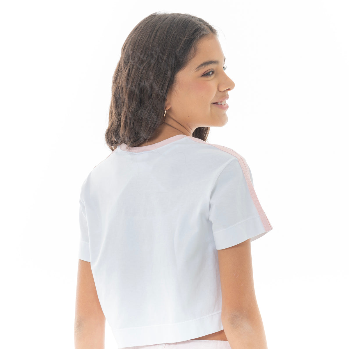 CAMISETA CROP PARA NIÑA CON DISEÑO BORDADO LOVELY LIFE