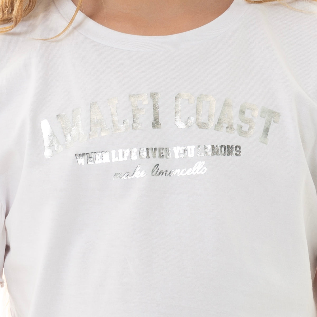 CAMISETA CROP PARA NIÑA CON ESTAMPADO METALIZADO
