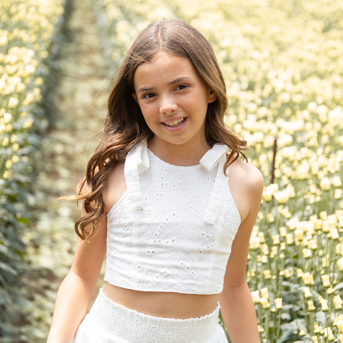 CROP TOP PARA NIÑAS CON DISEÑO EN OJALILLO