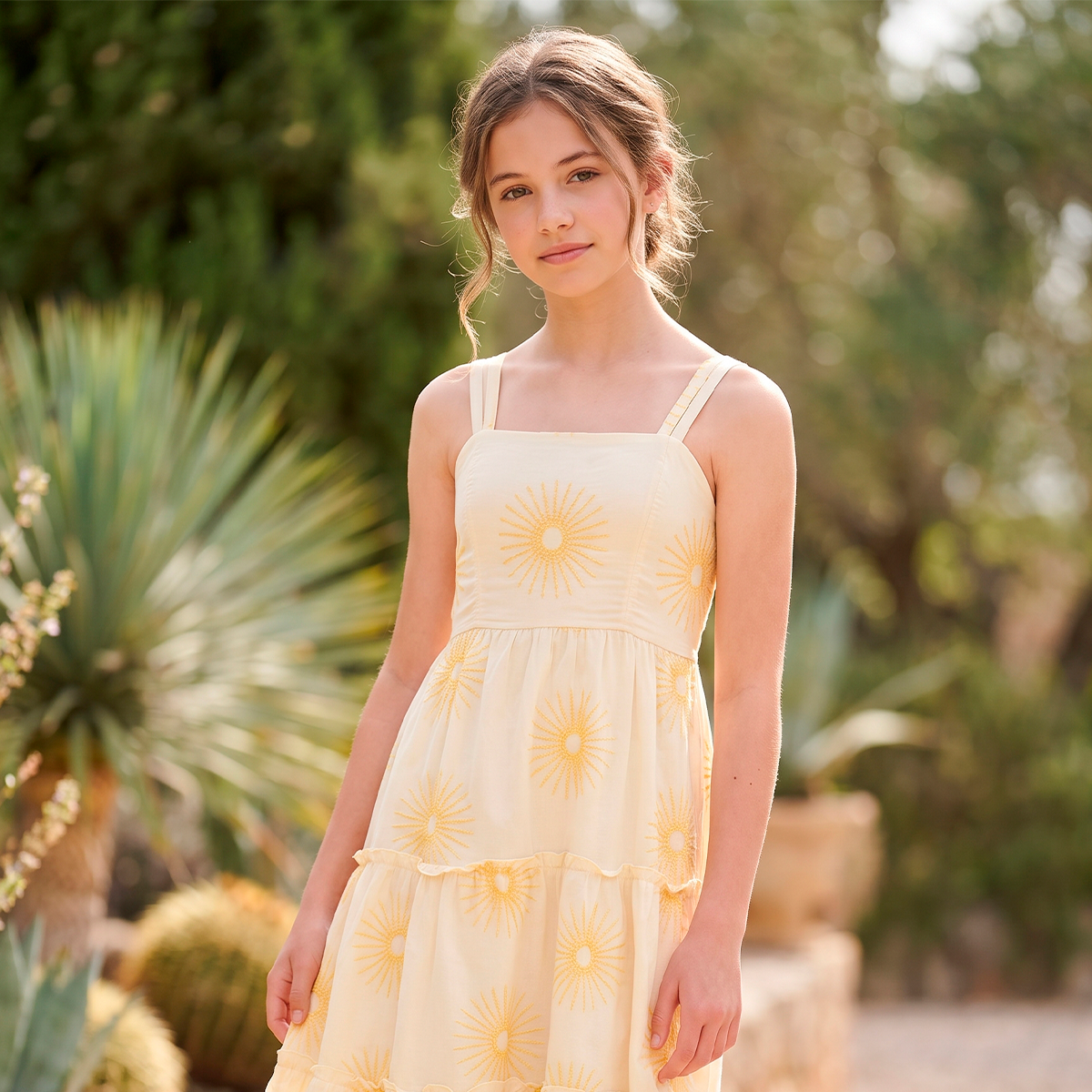Vestido para niñas maxi bordado tono a tono – Amarillo