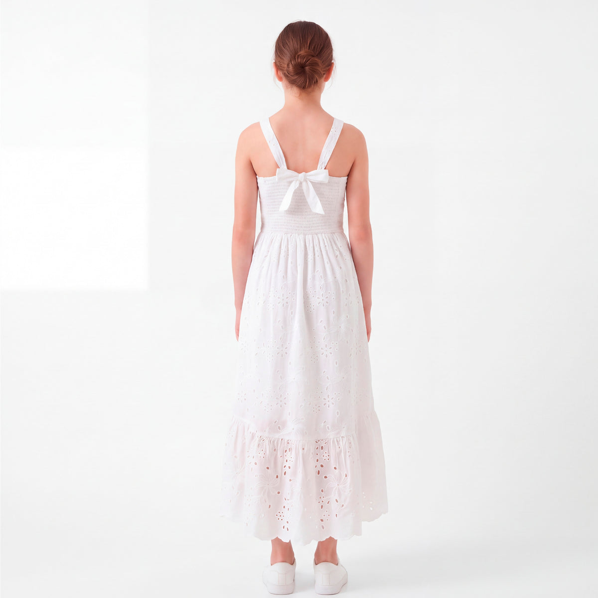 Vestido para niñas largo con diseño de ojalillo - Beige