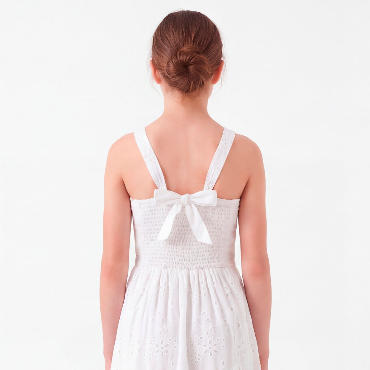 Vestido para niñas largo con diseño de ojalillo - Beige