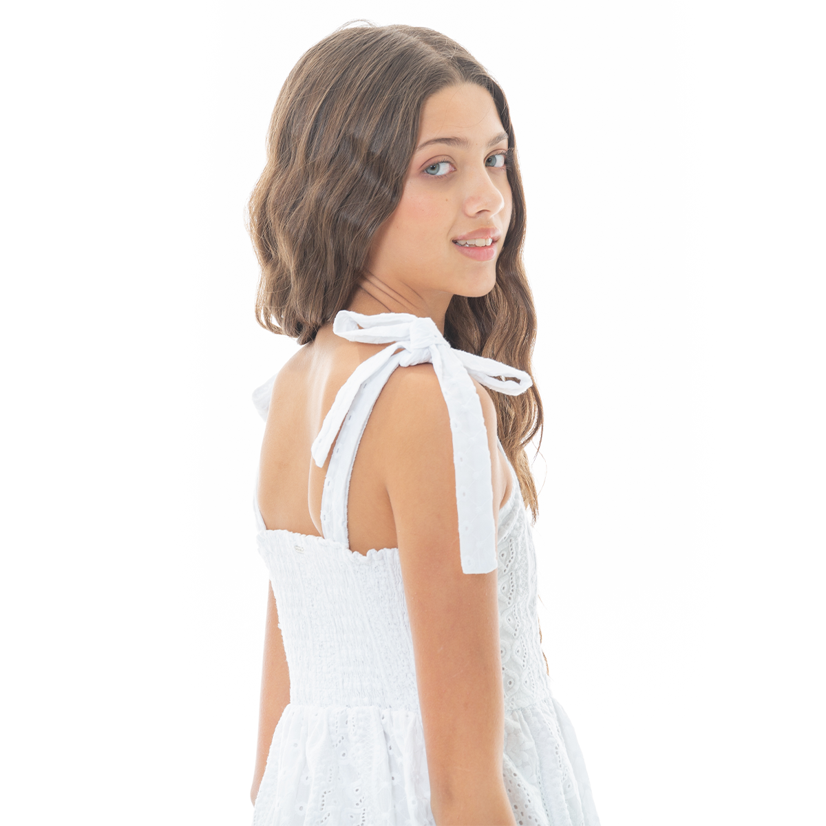 VESTIDO PARA NIÑAS CORTO CON DISEÑO EN OJALILLO