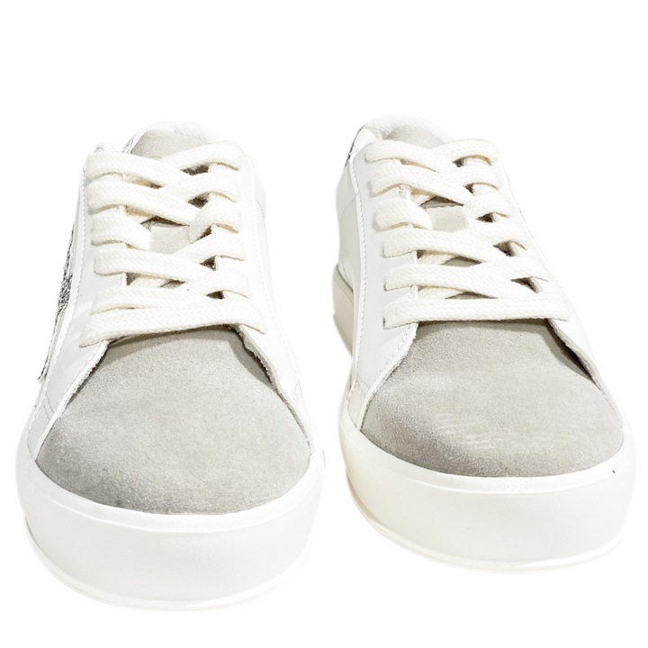 Tenis blancos para niñas con detalle plateado